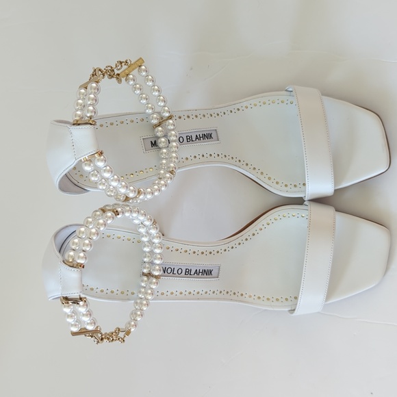 NWT Manolo Blahnik Charona Imitation Pearl Sandals - Picture 3 of 8